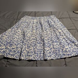 IZOD Floral Blue and White Women's Skirt Size Large